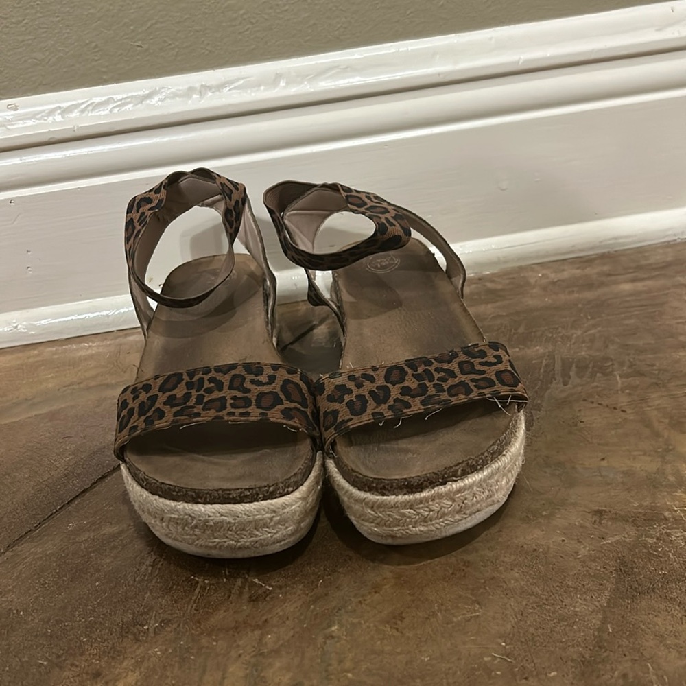 Leapord sandles